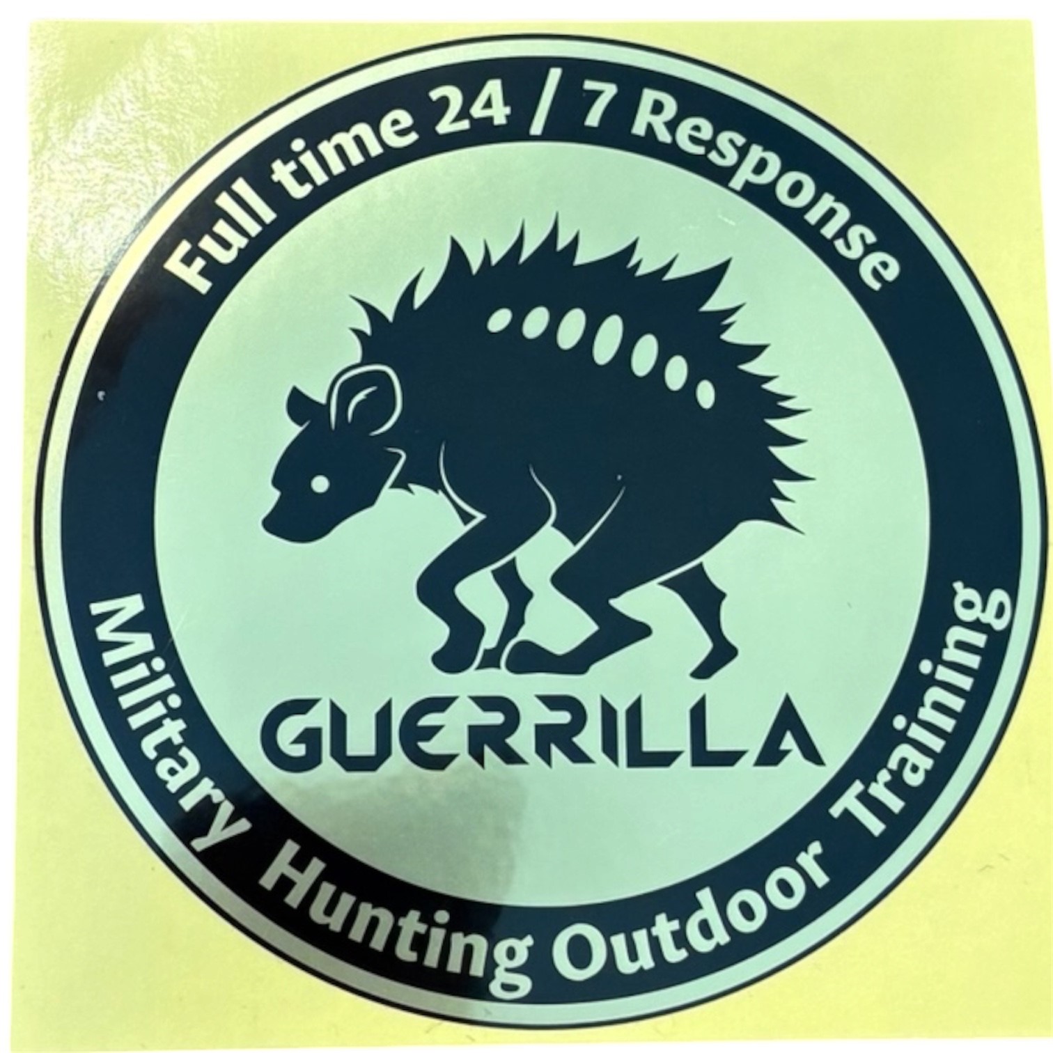 GUERRILLA　ステッカー　金×黒